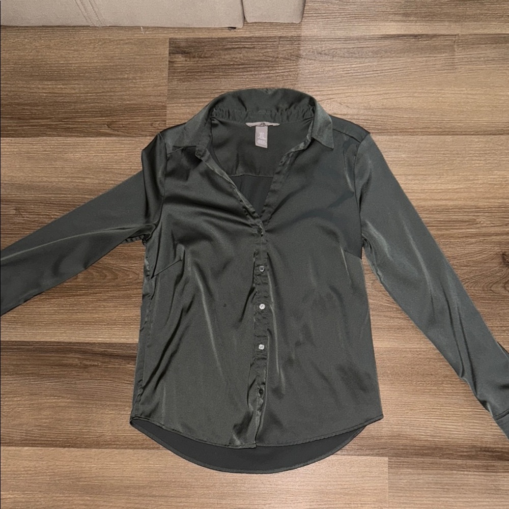 H&M Gray Long Sleeve Button Down Shirt